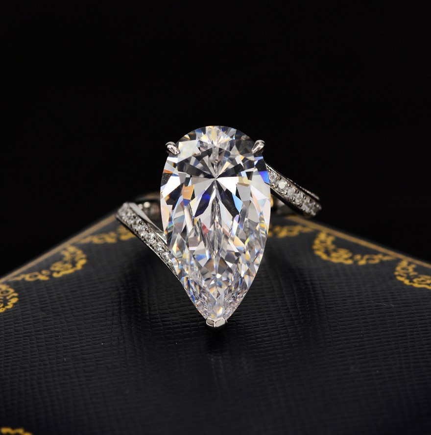 Luxury Water Drop Engagement Ring